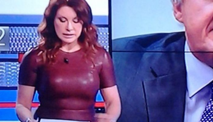 Tg2, Manuela Moreno con Abito Attillato Suscita Ironia Web