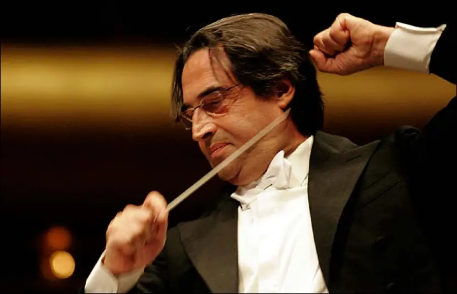 Riccardo Muti Cade e Rimedia Frattura Anca