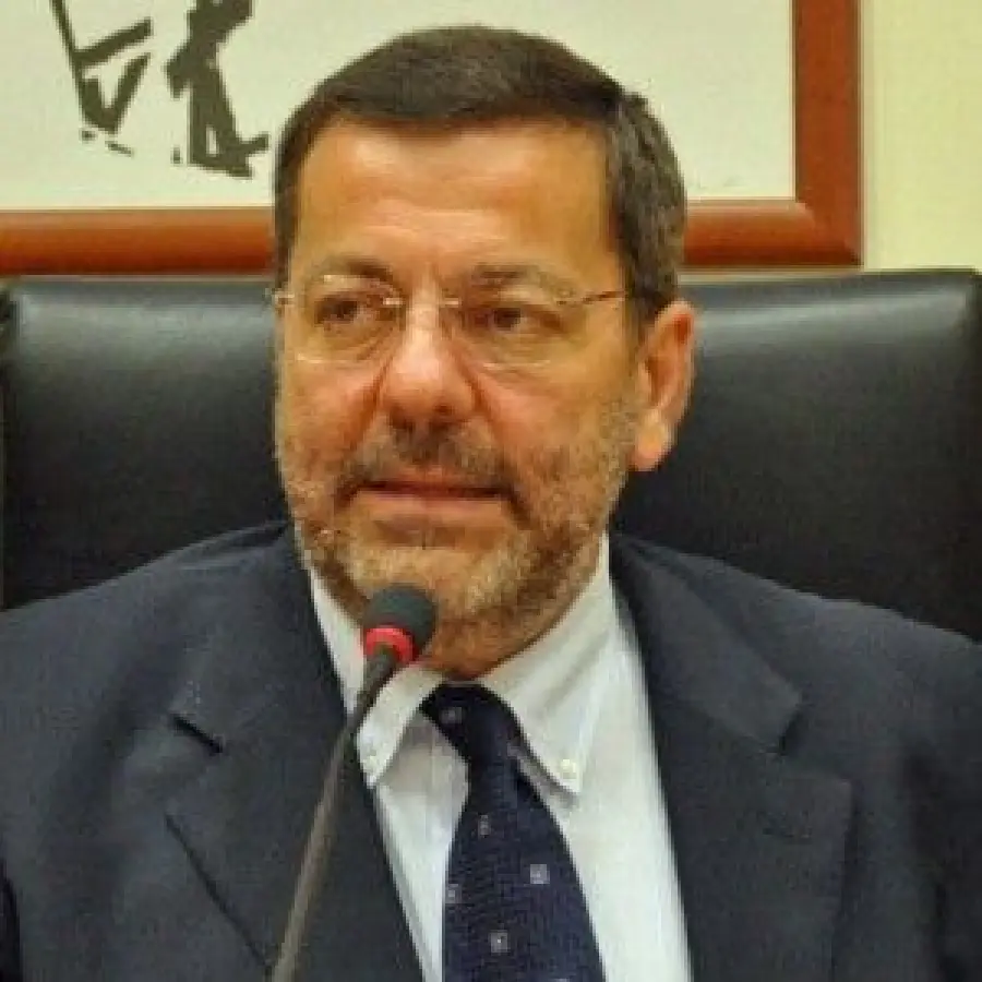 Sindaco di Brindisi Arrestato per Corruzione e Abuso D'ufficio: Inchiesta Gestione Rifiuti