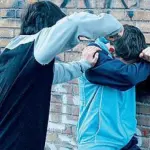 Bullismo a Bologna: 16enne Umiliato e Ferito con Cutter