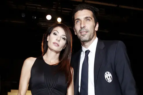 Gigi Buffon Compie 38 Anni: Relax con Ilaria D'Amico e Figli