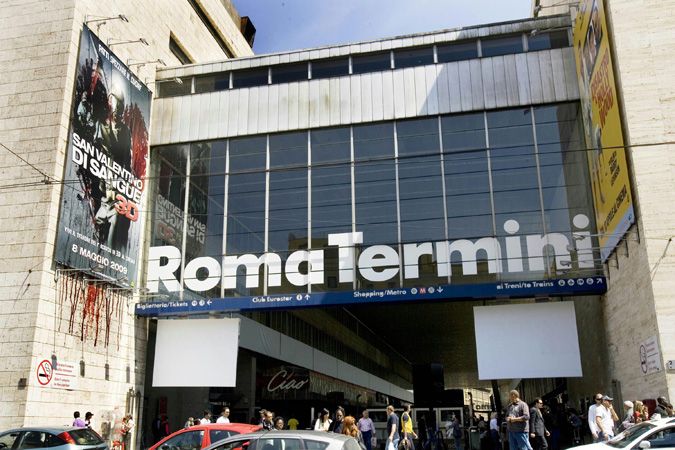 Roma, Ingegnere Adescava Minorenni alla Stazione Termini per Consumare Rapporti 'Intimi'