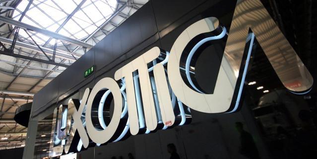 Luxottica, CEO Khan Lascia Incarico: Liquidazione Faraonica