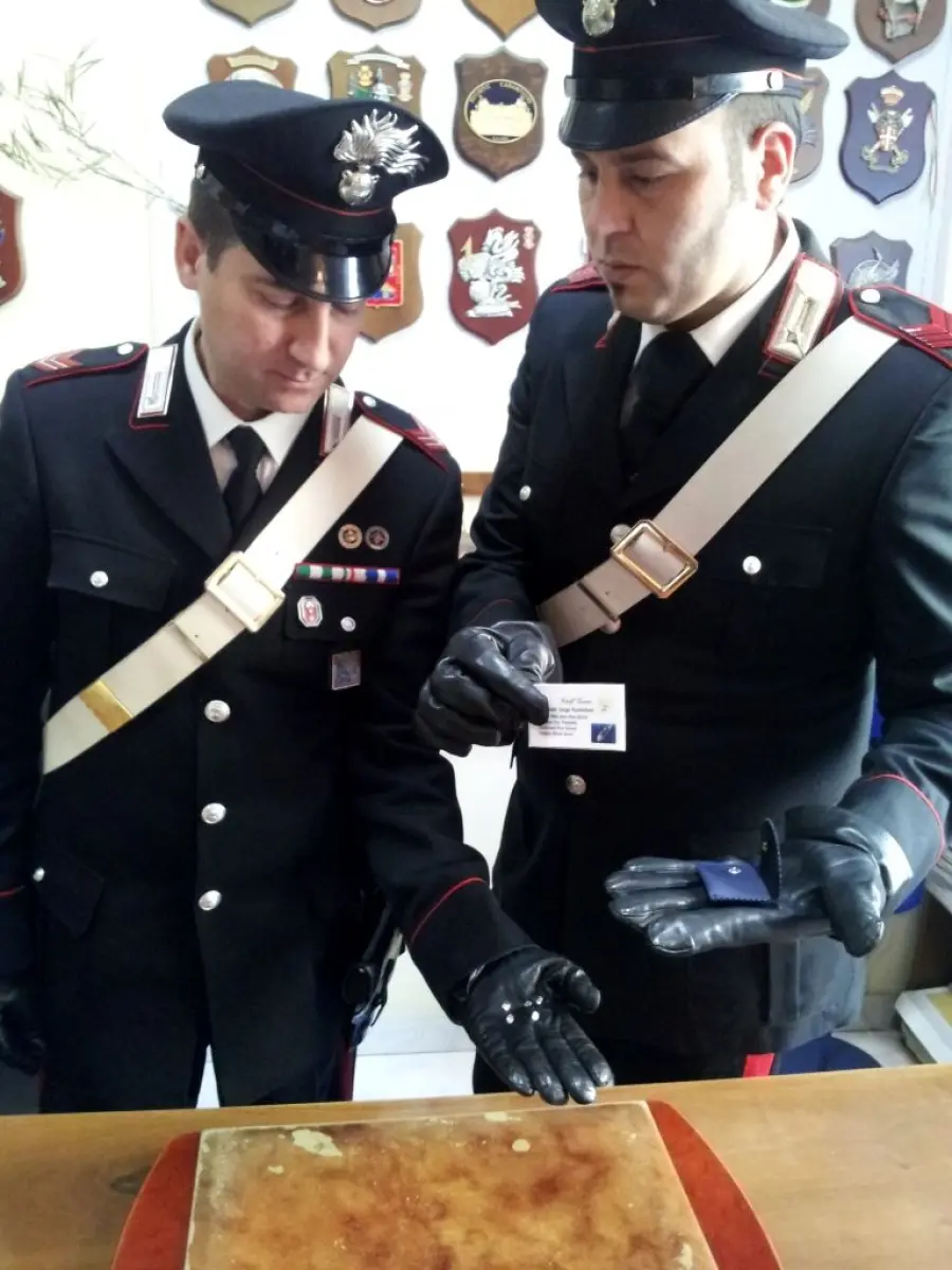 Roma, falsi diamanti venduti ad anziani per 3.000 euro: 3 denunce
