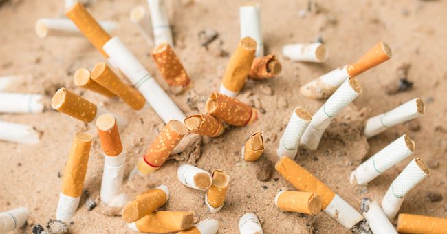 Cicche di sigaretta per terra? Multa da 30 a 300 euro