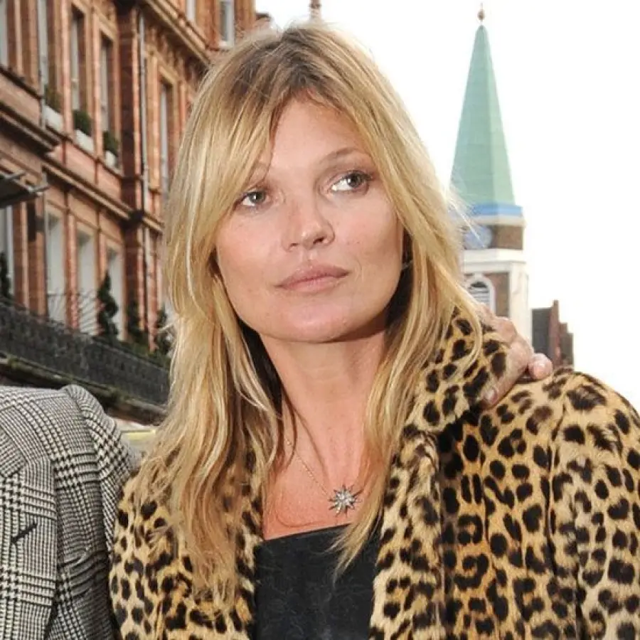 Kate Moss compie 42 anni: servizio fotografico per Equipment