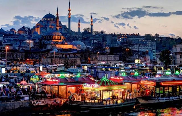 Kamikaze si fa esplodere ad Istanbul: morti 9 turisti tedeschi