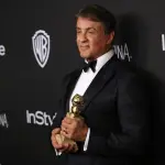Sylvester Stallone vince Golden Globe grazie a Rocky: premio come miglior attore non protagonista