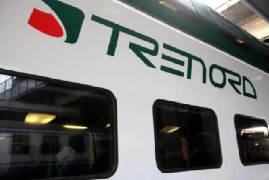 Garlasco: 15enne intrappolata in porta treno e trascinata