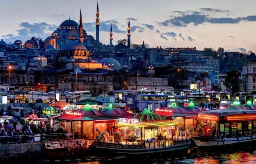 Kamikaze si fa esplodere ad Istanbul: morti 9 turisti tedeschi