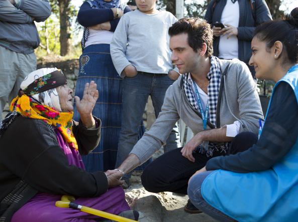 Mika visita campo profughi libanese: artista poliedrico e solidale