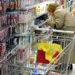 Natale: nonna povera ruba caramelle per nipoti, carabinieri saldano conto