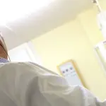 Cuneo, finto medico denunciato: paziente grave raggirata