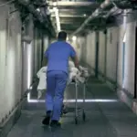 Lecce, infermiere Vito Fazzi ruba anelli a paziente