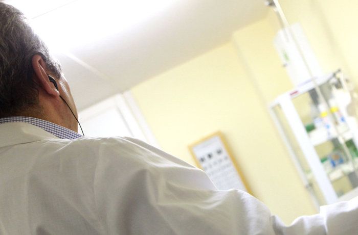 Cuneo, finto medico denunciato: paziente grave raggirata