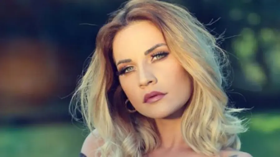 Lidia Vella contro Nicolò Ferrari: "Per due bacetti è ancora innamorato?