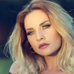 Lidia Vella contro Nicolò Ferrari: "Per due bacetti è ancora innamorato?