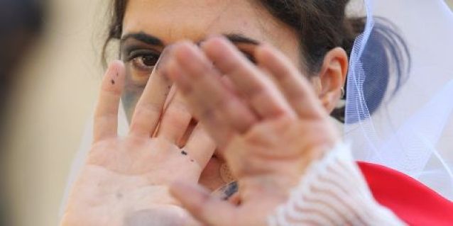 Varese, albanese uccisa in casa. Il marito: 