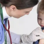 Vaccini: genitori ne sanno poco, web fonte di informazione