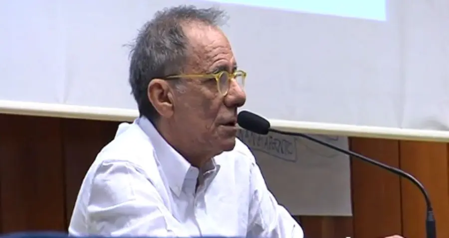 Roberto Vecchioni deplora Sicilia: "Isola di merda", intervento choc all'Università