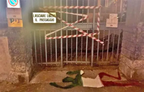 Skinheads tappezzano Vicenza di locandine contro ius soli: Caritas e Pd nel mirino