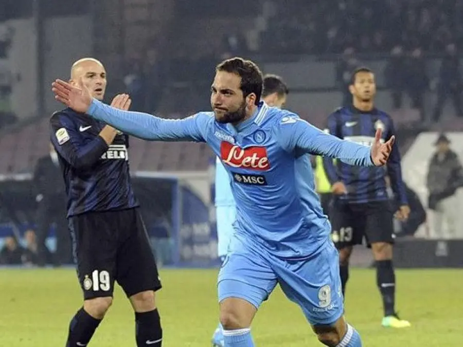 Napoli Inter 2-1, doppietta Higuain: campani primi in classifica