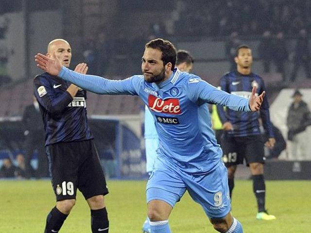 Napoli Inter 2-1, doppietta Higuain: campani primi in classifica