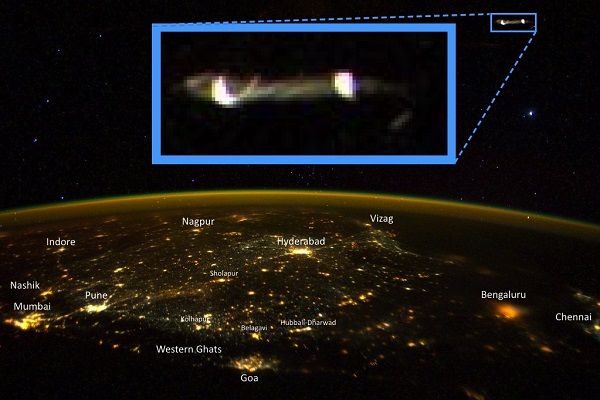 UFO in cielo? No, è  ISS. Foto Scott Kelly fa trasalire astronomi