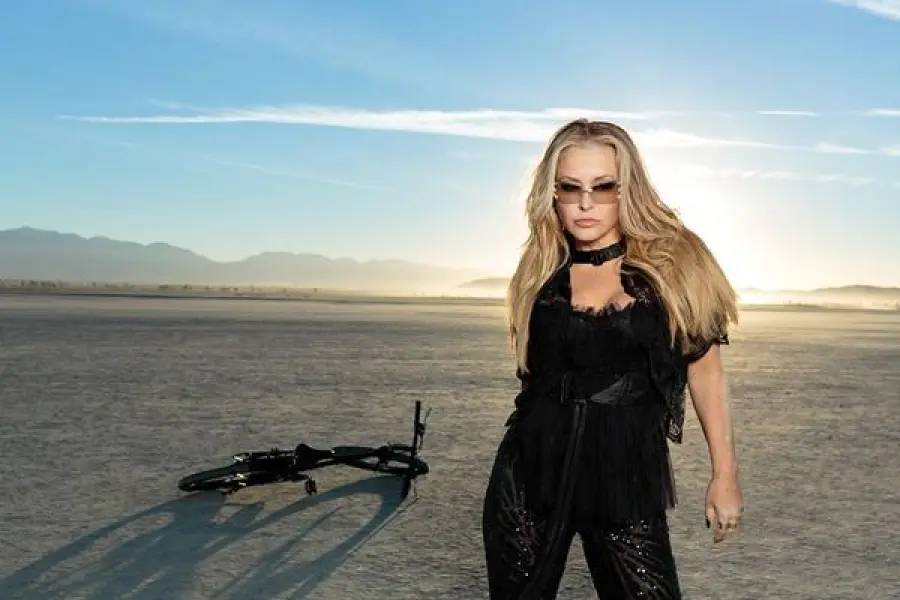 Anastacia supera malattia e fa uscire "Ultimate Collection": successi e due inediti