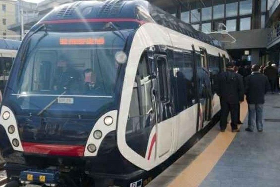 Napoli, Allarme Bomba alla Circumvesuviana: Artificieri Fanno Brillare Ordigno