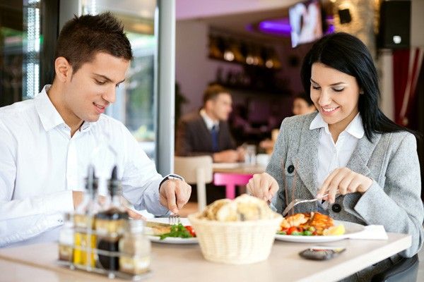 Pausa Pranzo: 5 Regole per Tornare al Lavoro Carichi ed Energici