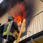 Napoli: Fuma Sigaretta sul Letto e Scoppia Incendio, 58enne Muore