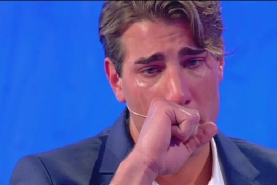 Temptation Island Vip Nicolò Ferrari piange: "Il tempo non si è mai fermato"