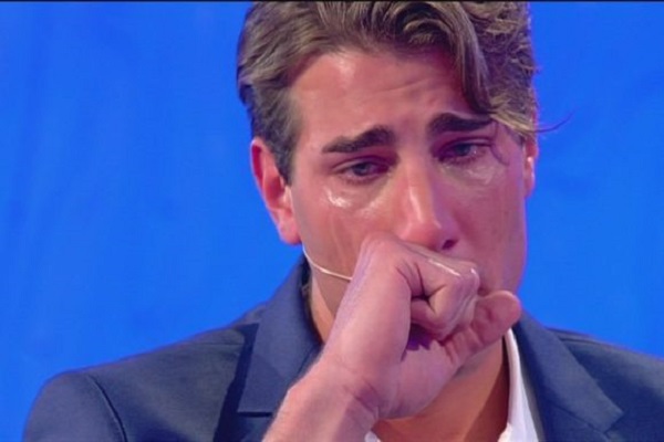 Temptation Island Vip Nicolò Ferrari piange: "Il tempo non si è mai fermato"