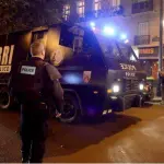 Parigi sotto Choc per Attacchi Terroristici, Hollande: 