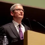 Tim Cook Esalta Genio Italiano all'Università Bocconi