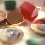 Istat, Famiglie Italiane in Affanno con Spese di Casa