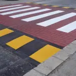 Ostia, 15enne Travolta sulle Strisce Pedonali: Conducente Mini sotto Choc