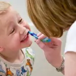 Fumo Passivo Dannoso per Denti Bimbi: Rischio Carie Aumenta