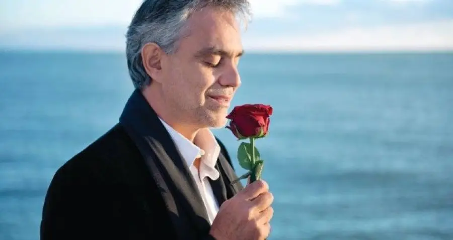 "Cinema", Tributo Andrea Bocelli a Settima Arte: Duetti con Veronica Berti e Ariana Grande