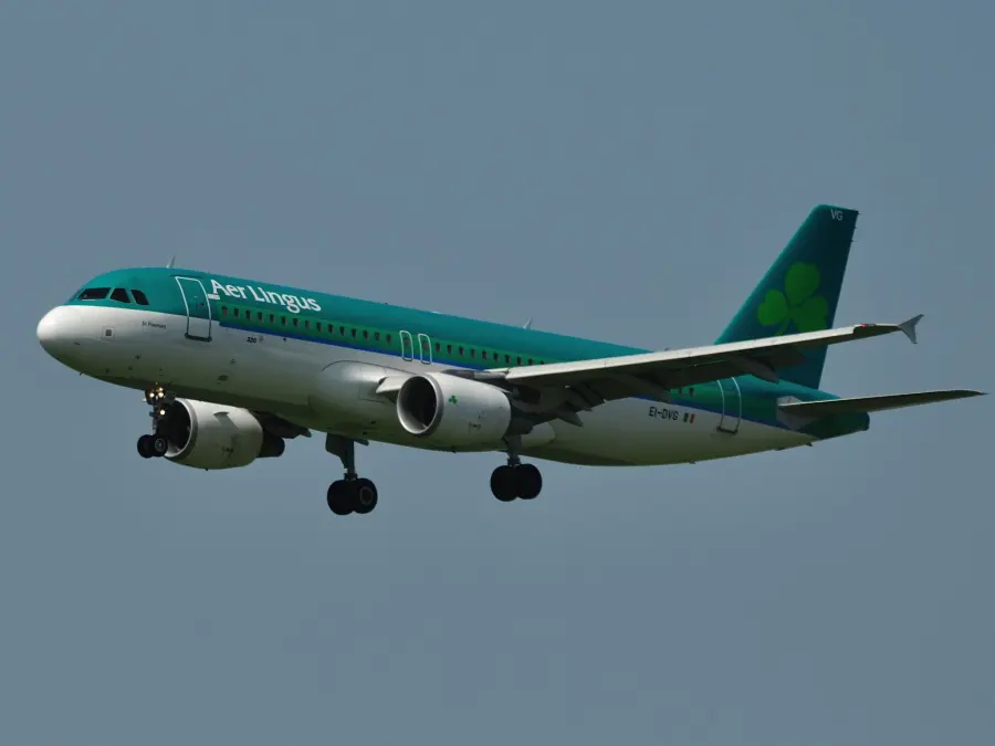 Sconcerto in Volo: Brasiliano Morde Passeggeri e Muore, Aveva Ingoiato Ovuli di Cocaina