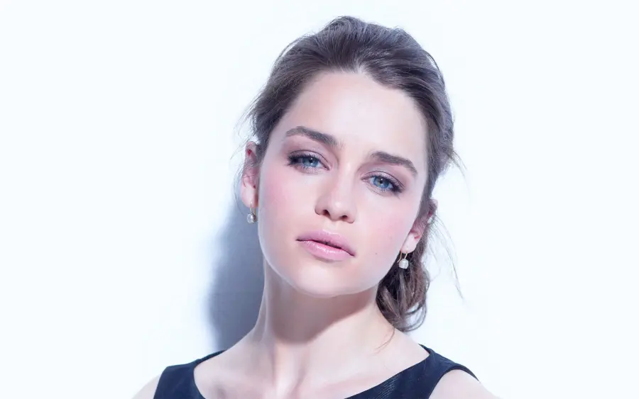 Emilia Clarke: Esquire la Incorona Donna più Sexy al Mondo