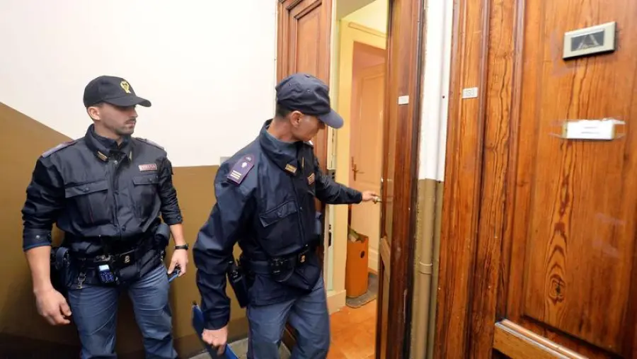 Torino, Pensionato Ucciso con Mazzetta: Rapina Finita in Tragedia?