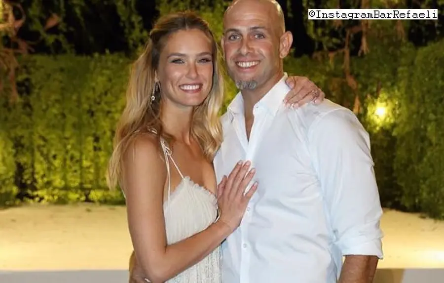 Bar Rafaeli: Nozze in Gran Segreto, Vestito Firmato da Claire Waight Keller