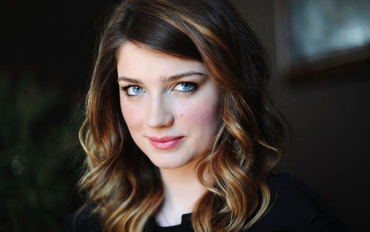 Eve Hewson, Figlia di Bono Vox, Posa in Biancheria Intima per GQ