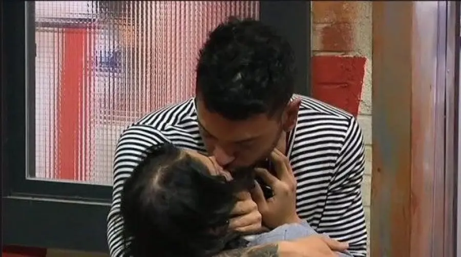 Primo bacio al Grande Fratello