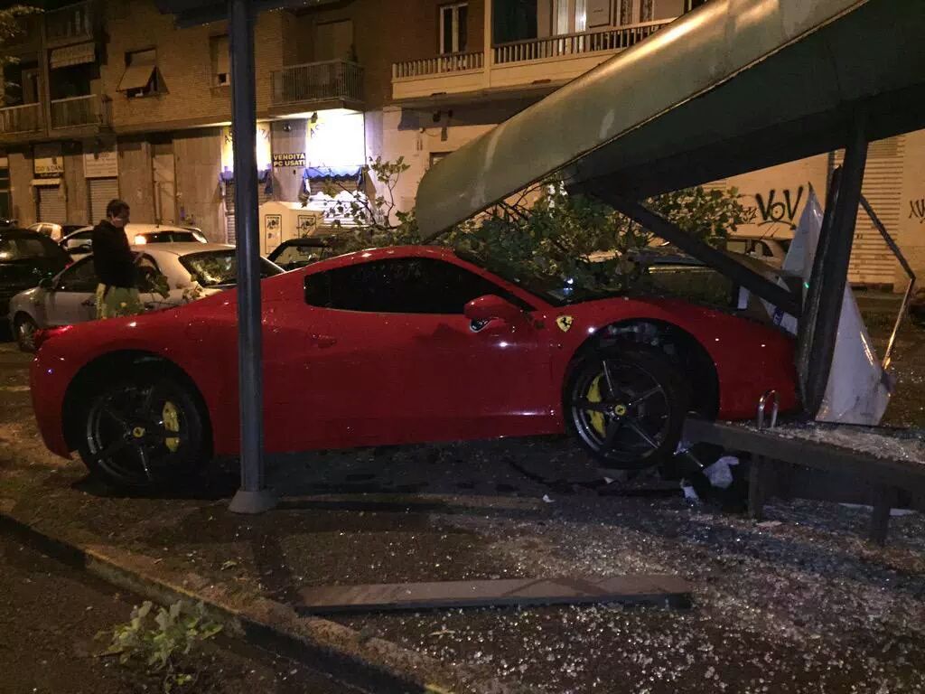 Juventus, Caceres Ubriaco su Ferrari: Incidente. Escluso dal Club Bianconero