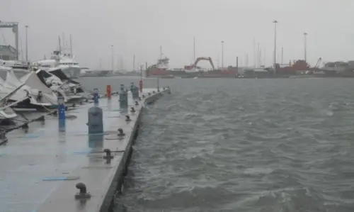 Meteo, Maltempo in Versilia: Fulmine Colpisce Alimentatore Convogli