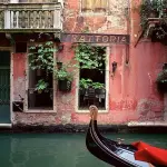 Venezia, Turista non Gradisce Bistecca: Camerieri lo Pestano