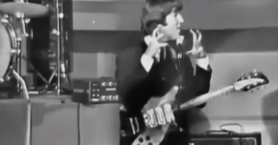 JOHN LENNON PRENDE IN GIRO DISABILI: VIDEO INQUIETANTE